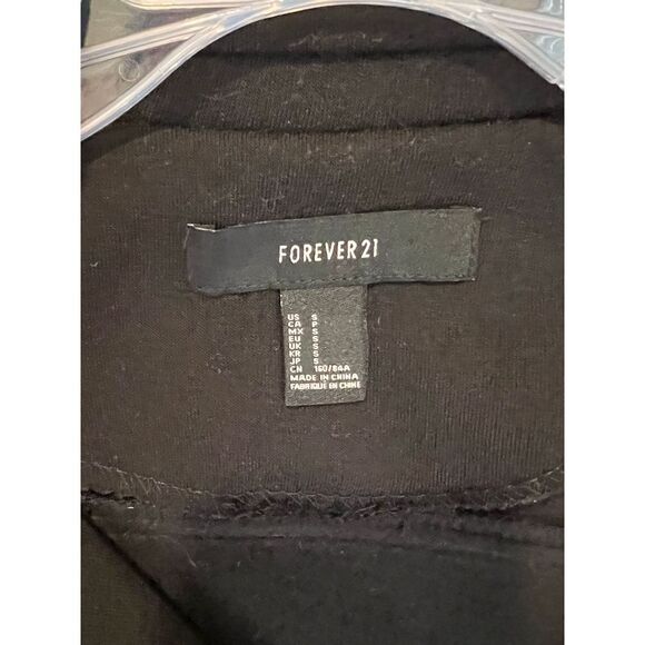 Forever 21 black button front jacket with zip pockets - Picture 2 of 7